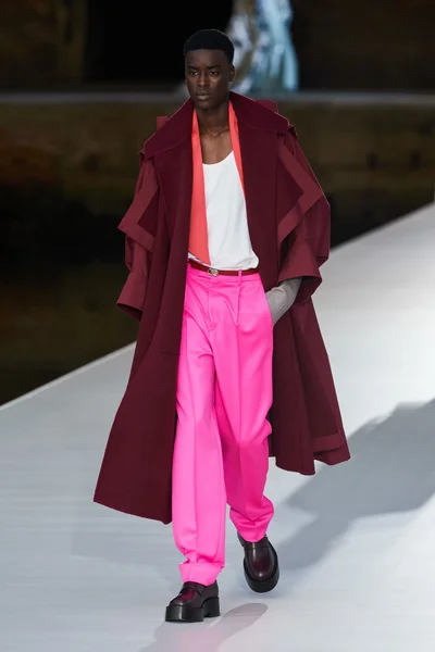 Look 60